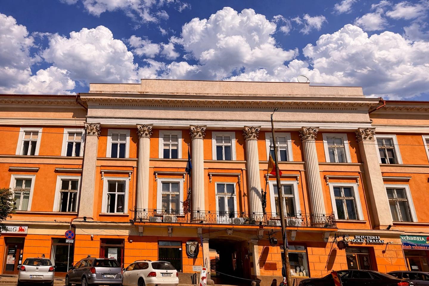 De la bazar la cazinou – povestea Palatului Dejan (Deschan)
