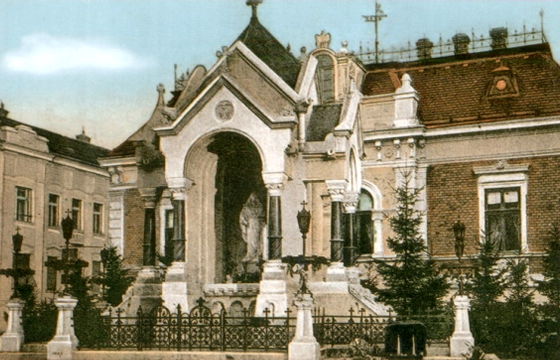 Monumentul Sfânta Maria din Piața Maria