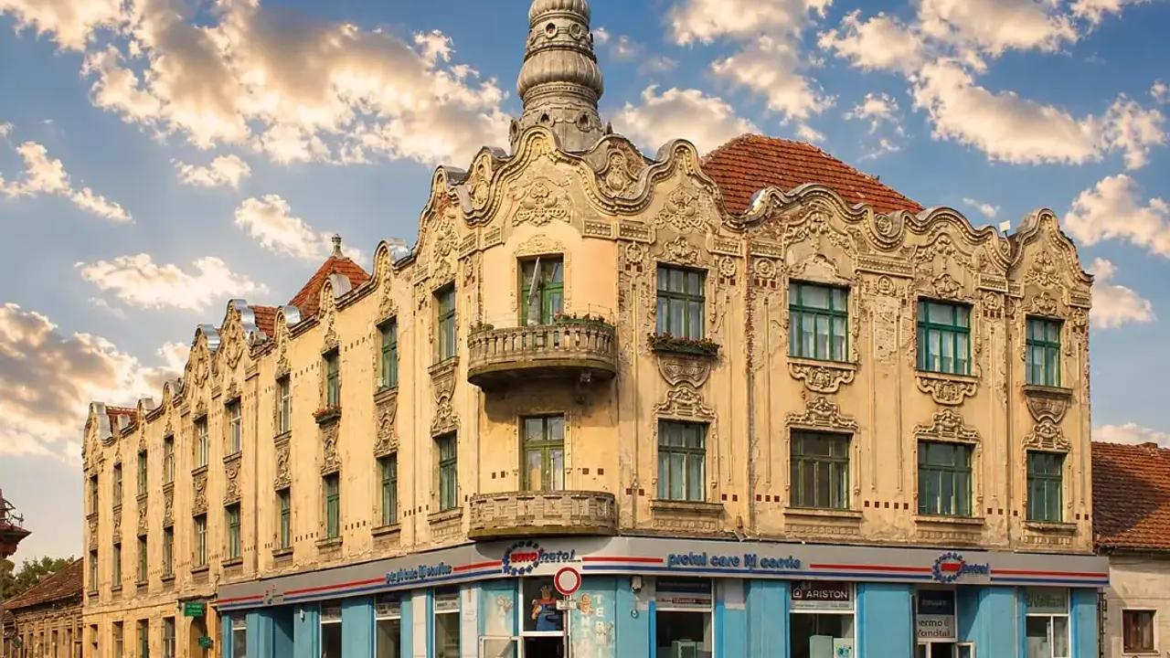 Palatul Pisică – frumusețe uitată de timp